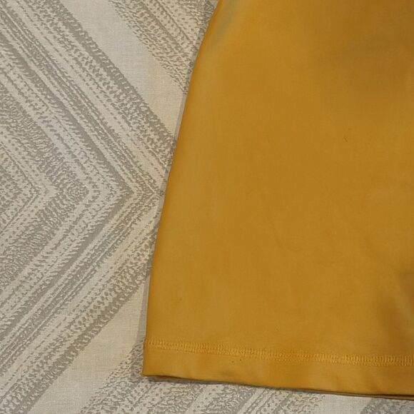 Yogasmoga Women’s Deep Yellow & Grey Strappy Built in Bra Workout Tank Top - Picture 3 of 9